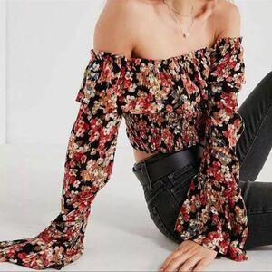 NWT Urban Outfitters “Kimchi Blue” Long Sleeve Floral Crop Top Blouse